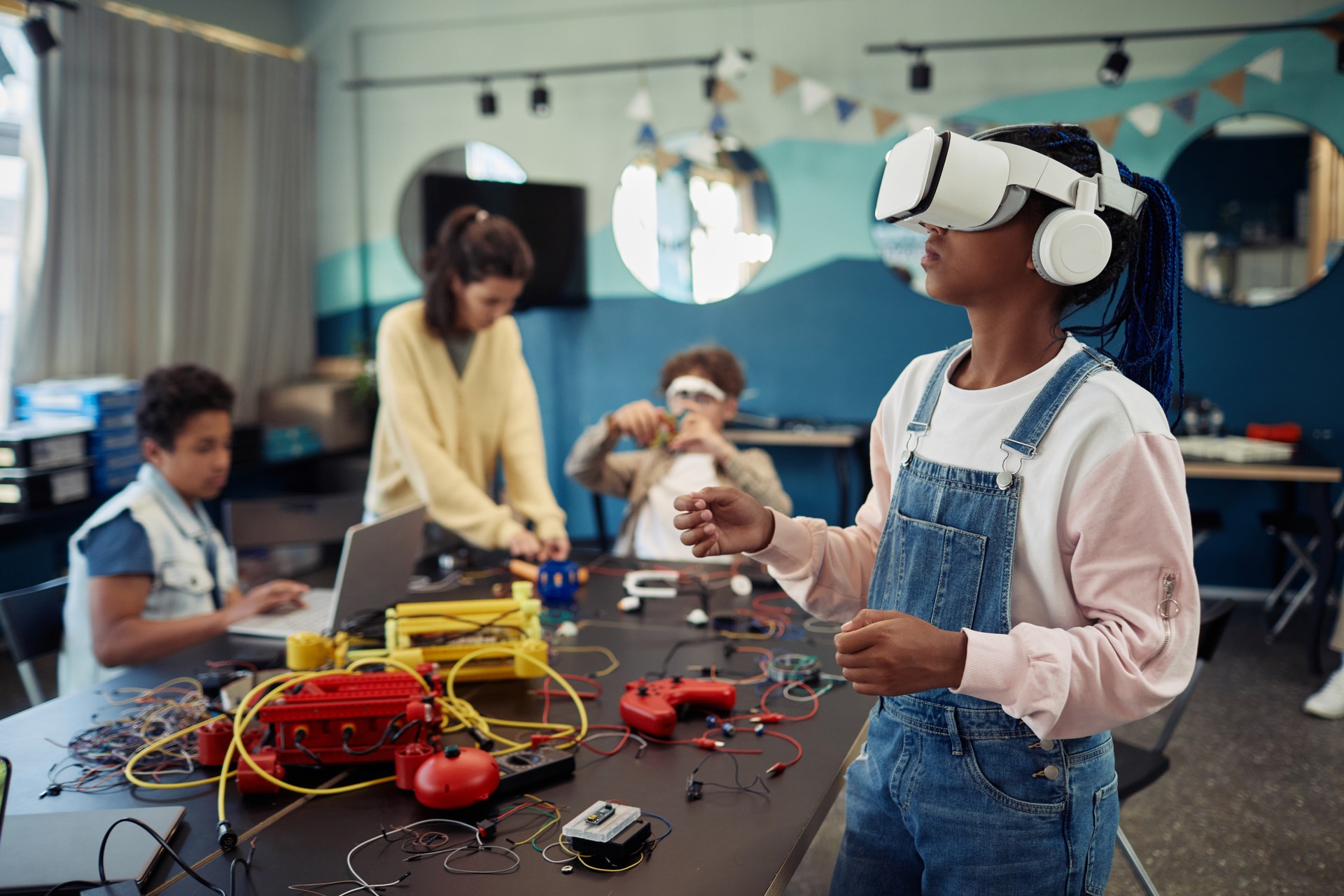 Girl Engineering in VR